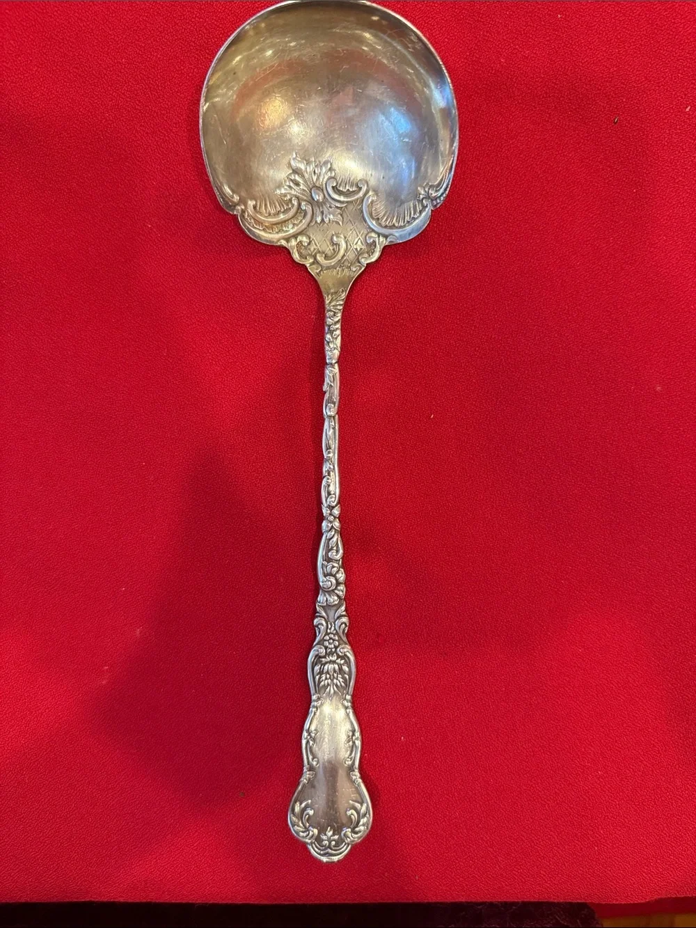 Roger’s 1847 Ornate Silver-Tone Serving Ladle - Elegant Floral Design